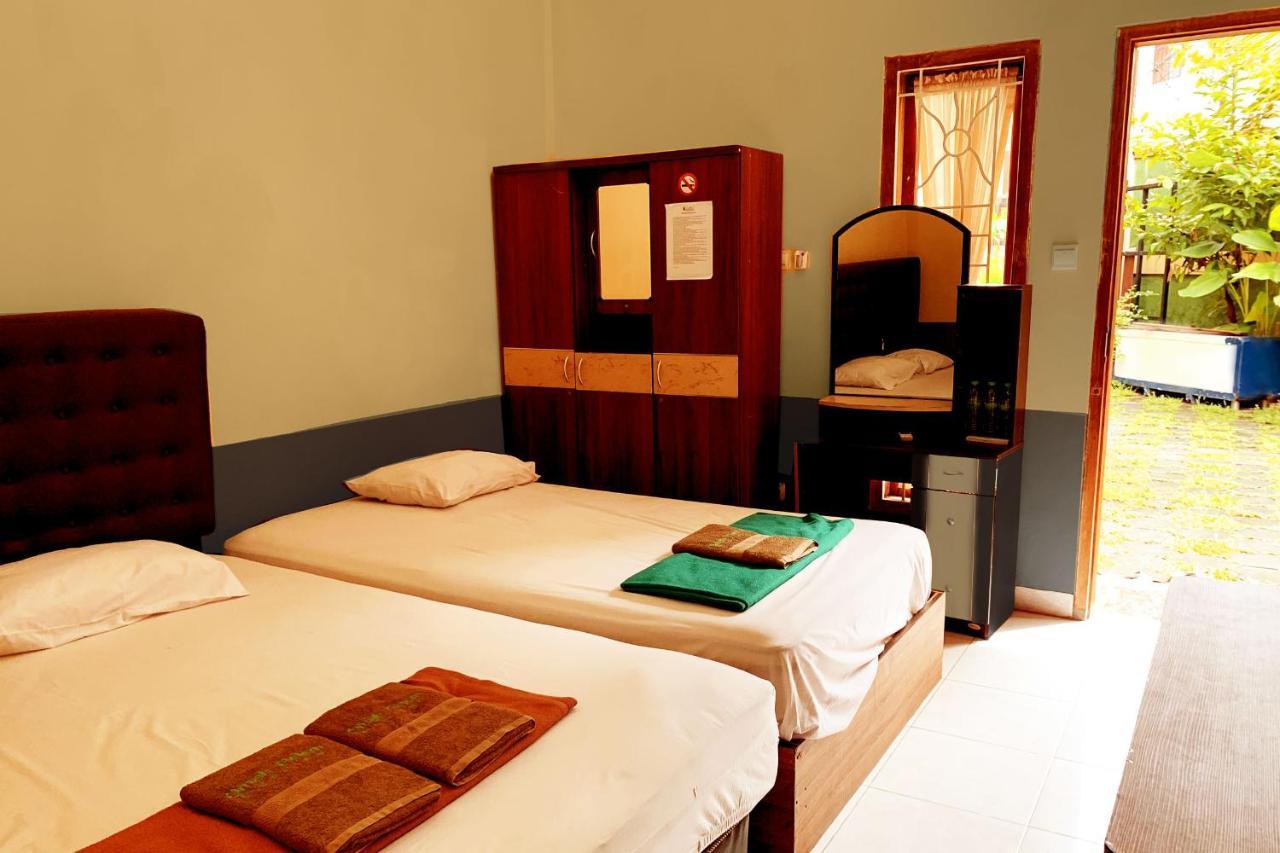 Omah Pelem Syariah Hostel Semarang Exterior photo