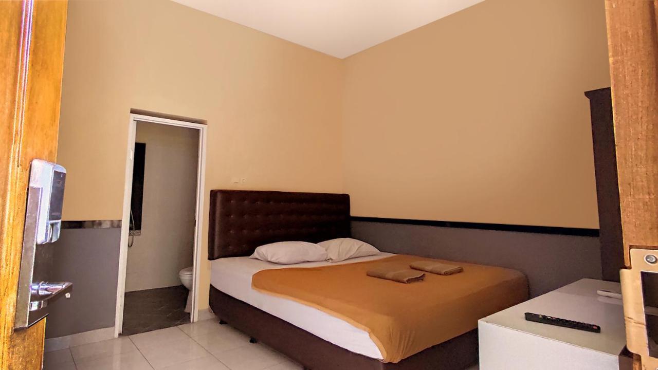Omah Pelem Syariah Hostel Semarang Exterior photo